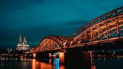 Hohenzollernbrücke und Dom in Köln